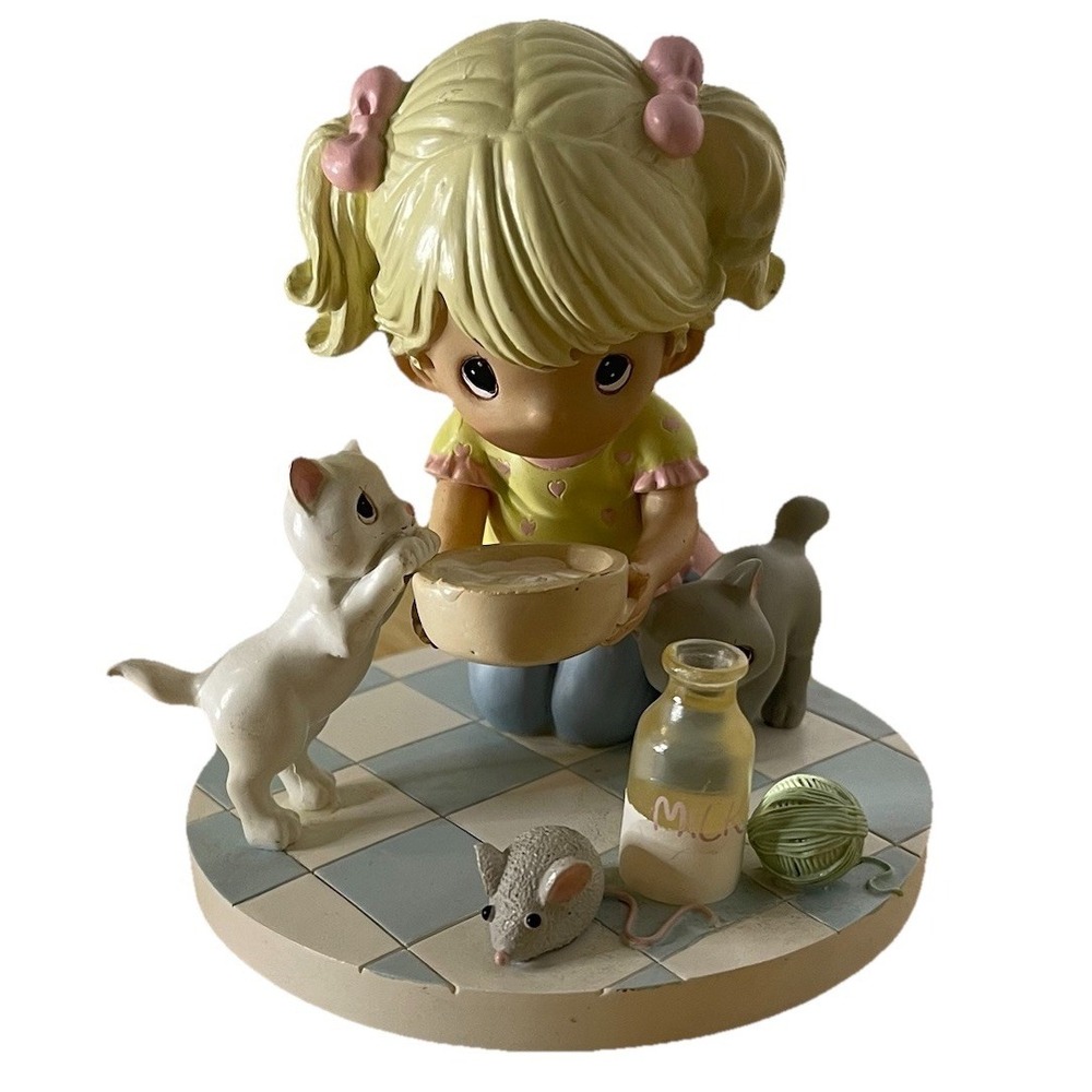Precious Moments My Heart Is Covered In Paw Prints 343L Cat Figurine‎ 2010
